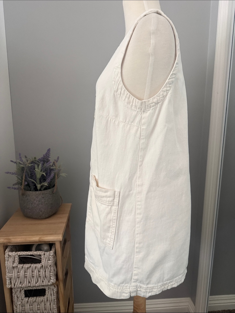 Old Navy Cream Button-Front Sleeveless Dress - Picture 3 of 6